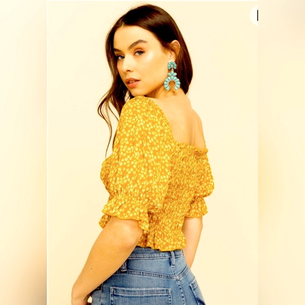 LoveRiche GOLD Women's Floral Print Smocked STRETCHABLE Crop Top Size L